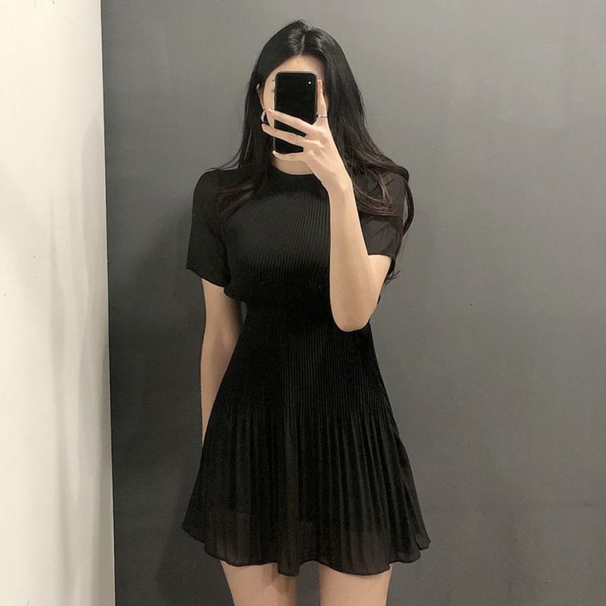 Short-Sleeve Crewneck Plain Mini Pleated Dress SpreePicky