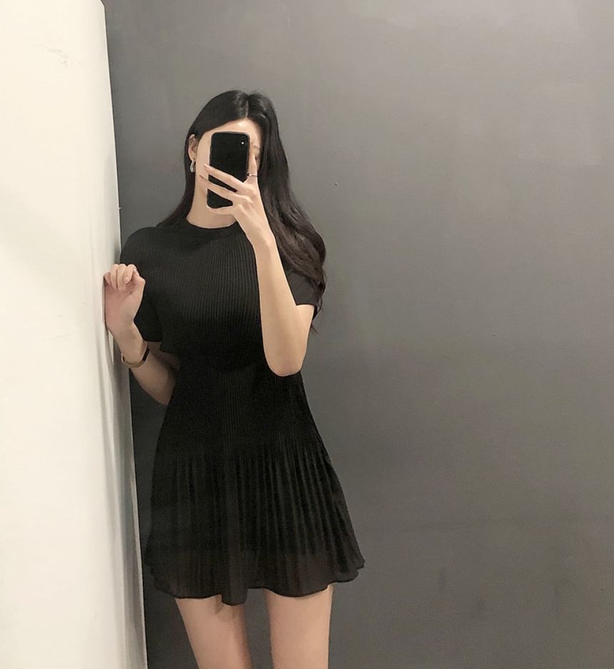 Short-Sleeve Crewneck Plain Mini Pleated Dress SpreePicky