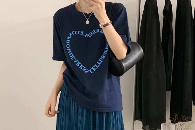 Short-Sleeve Crewneck Lettering Tee / High Rise Midi Pleated Skirt SpreePicky