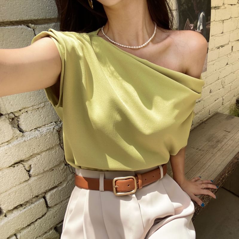 Short-Sleeve Asymmetrical Plain Top SpreePicky