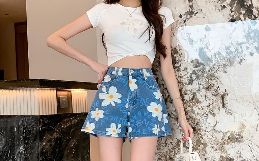 Daisy Print High Waistline Washed Denim Shorts Egirldoll