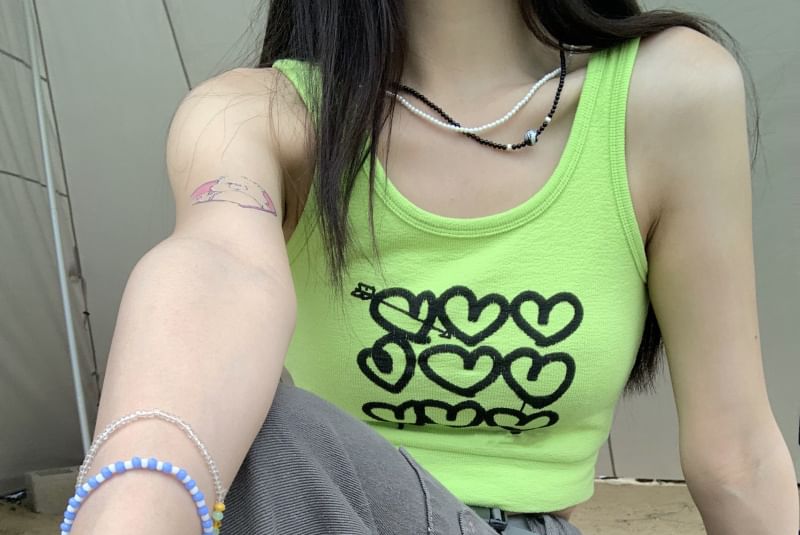 Scoop Neck Heart Print Crop Knit Tank Top SpreePicky