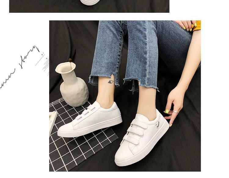 Casual Sneakers With Heart-Shaped Decor SpreePicky