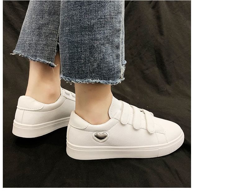 Casual Sneakers With Heart-Shaped Decor SpreePicky