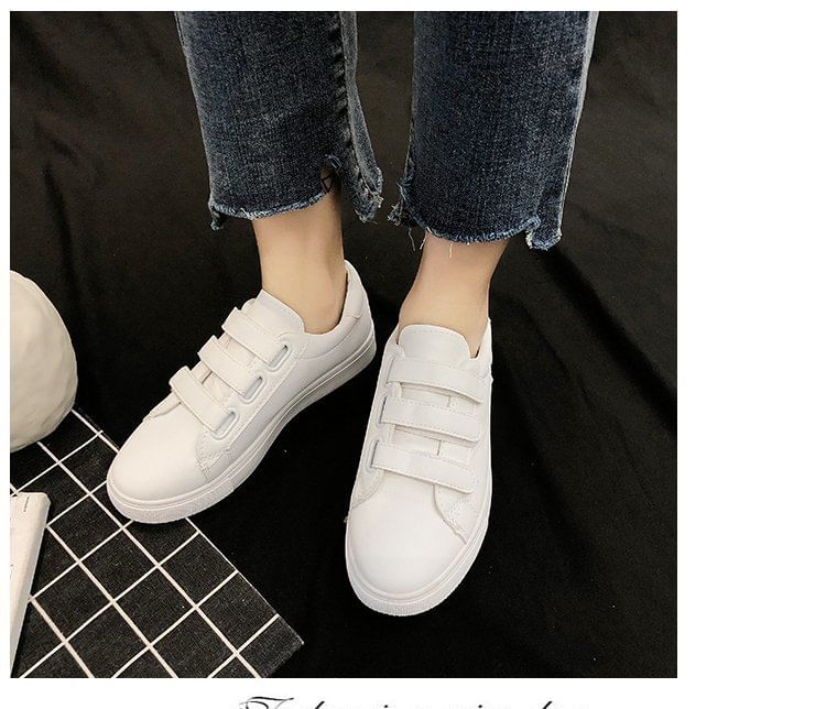 Casual Sneakers With Heart-Shaped Decor SpreePicky