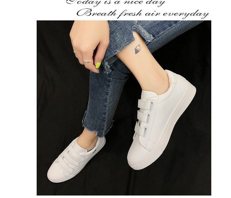 Casual Sneakers With Heart-Shaped Decor SpreePicky