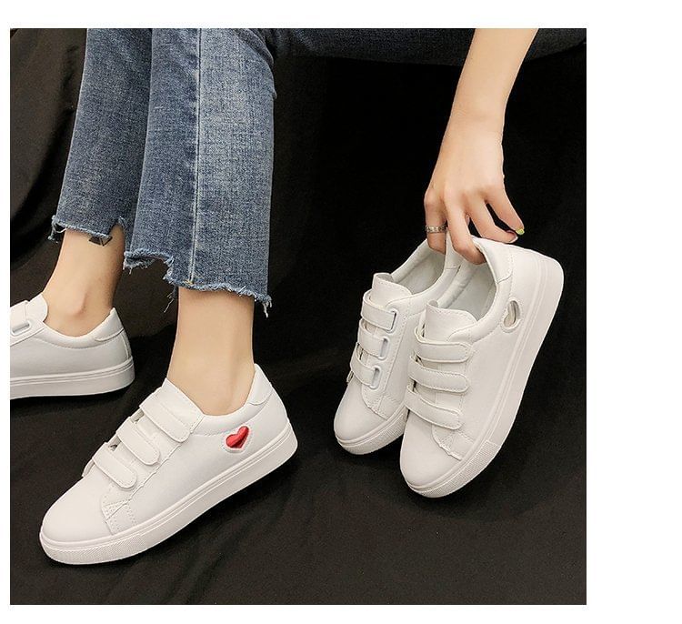 Casual Sneakers With Heart-Shaped Decor SpreePicky