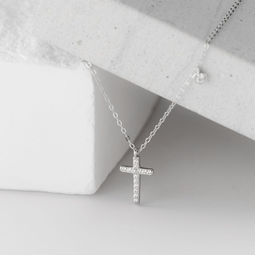 Rhinestone Cross Necklace SpreePicky