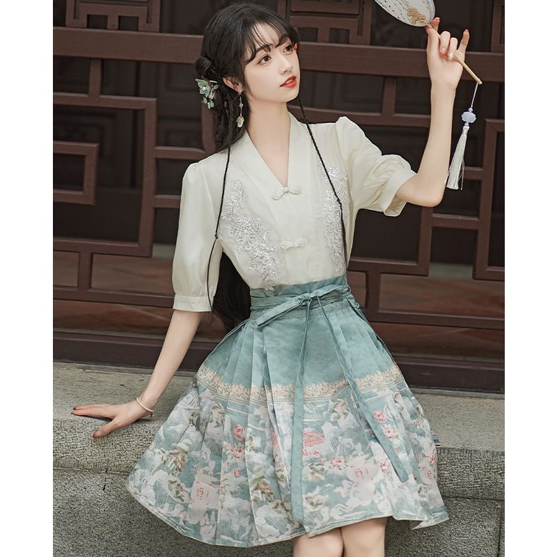 Traditional Chinese Elbow-Sleeve V-Neck Floral Embroidered Sequin Frog Buttoned Blouse / High Rise Print Mini Ma Mian Skirt / Set SpreePicky