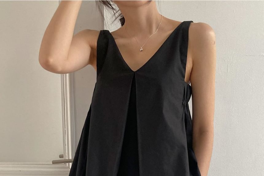 Sleeveless V-Neck Plain Flowy Blouse SpreePicky