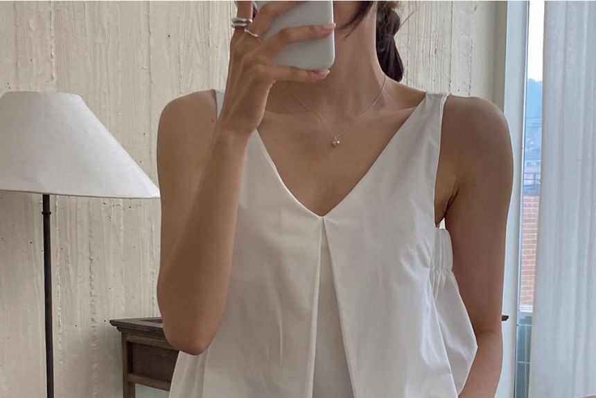 Sleeveless V-Neck Plain Flowy Blouse SpreePicky