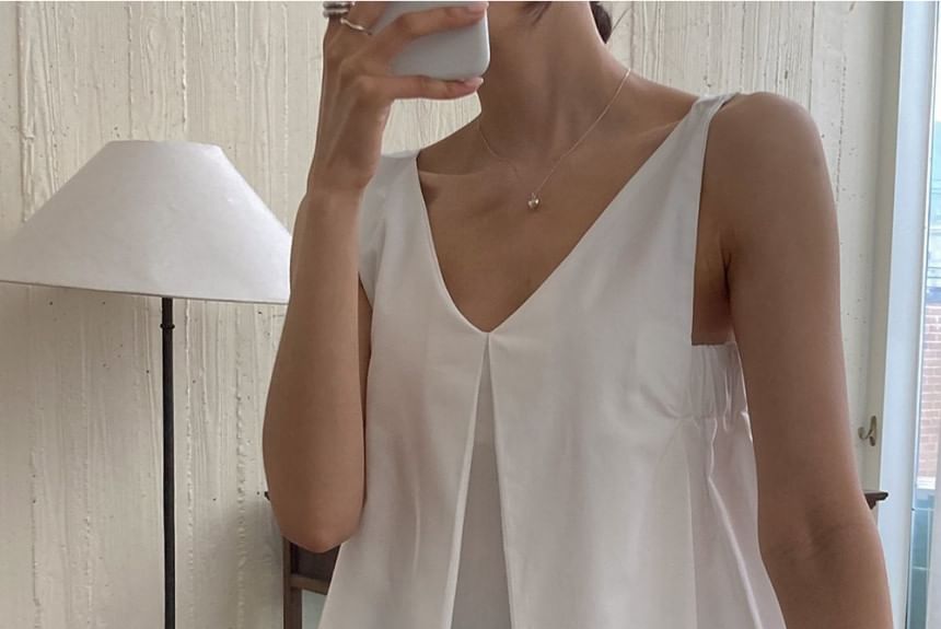 Sleeveless V-Neck Plain Flowy Blouse SpreePicky