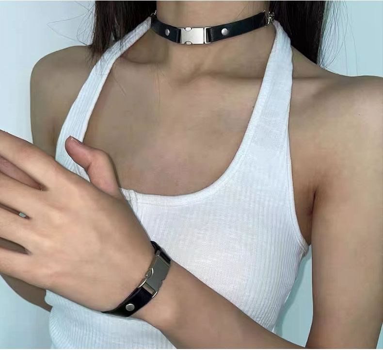 Faux Leather Buckled Choker / Bracelet SpreePicky