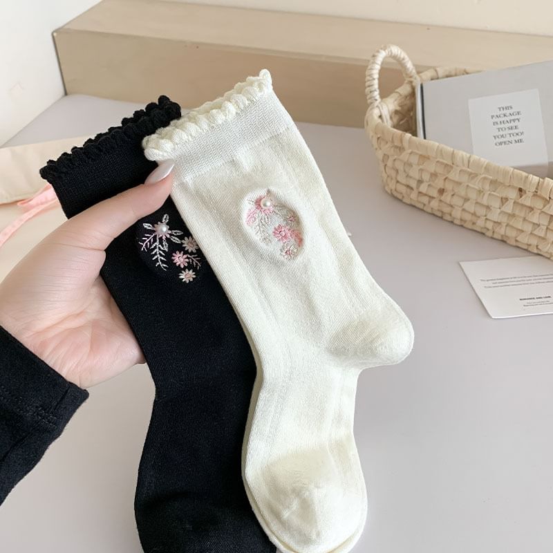 Flower Embroidered Scallop Trim Crew Socks SpreePicky