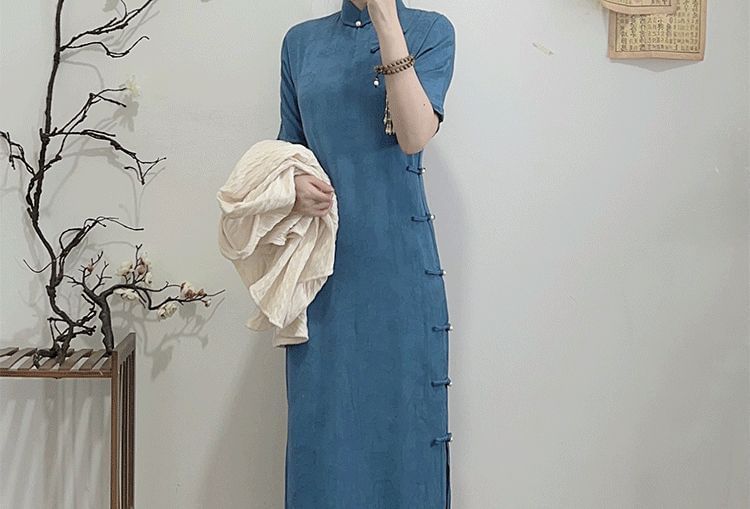 Traditional Chinese Elbow-Sleeve Stand Collar Jacquard Frog Buttoned Slit Midi Sheath Qipao SpreePicky