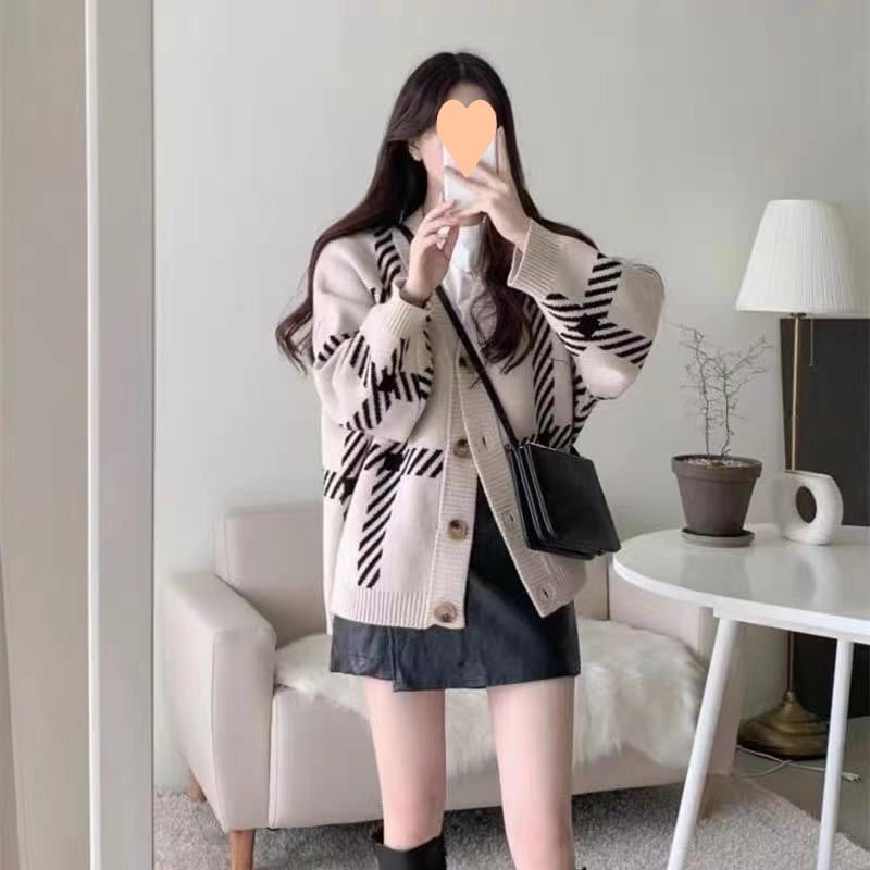 Oversized Printed V-Neck Cardigan SpreePicky