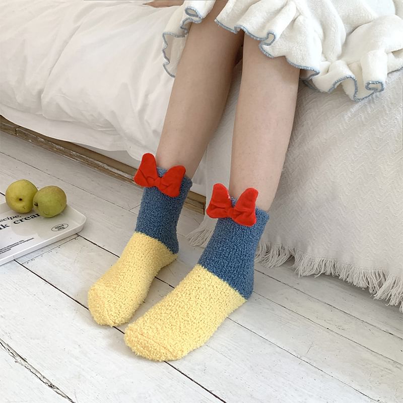 Bow Accent Two Tone Crew Socks SpreePicky