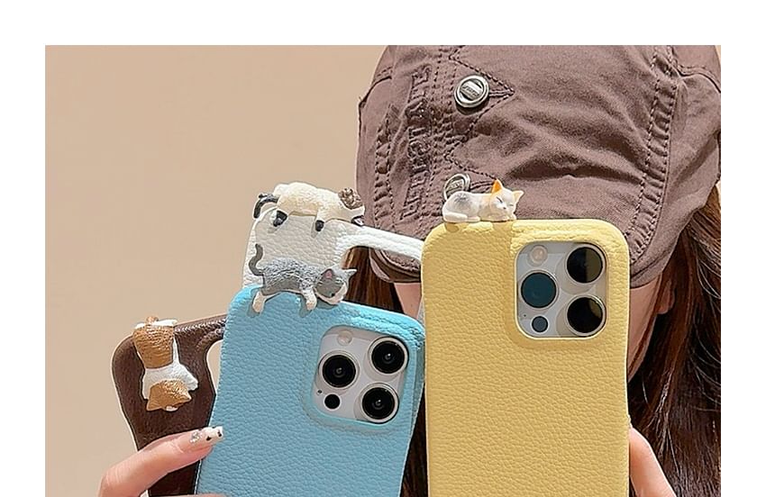 Plain Leather Cat Phone Case - iPhone 16 Pro Max / 16 Pro / 16 / 15 Pro Max / 15 Pro / 15 / 14 Pro Max / 14 Pro / 14 / 13 Pro Max / 13 Pro / 13 SpreePicky