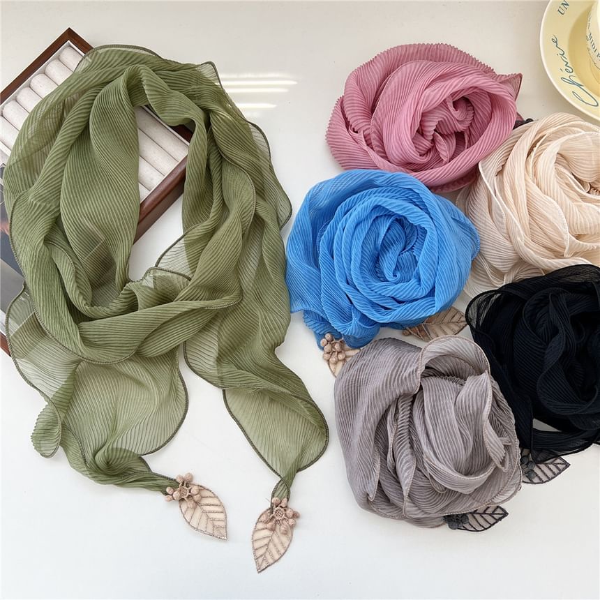 Leaf Detail Ribbed Ruffle Scarf SpreePicky