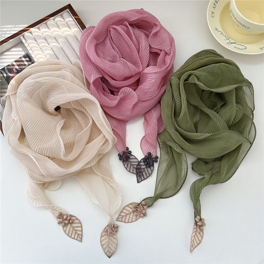 Leaf Detail Ribbed Ruffle Scarf SpreePicky