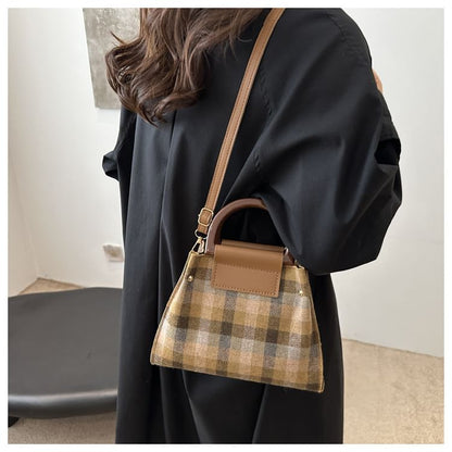 Set: Plaid Shoulder Bag + Plain Faux Leather Pouch SpreePicky