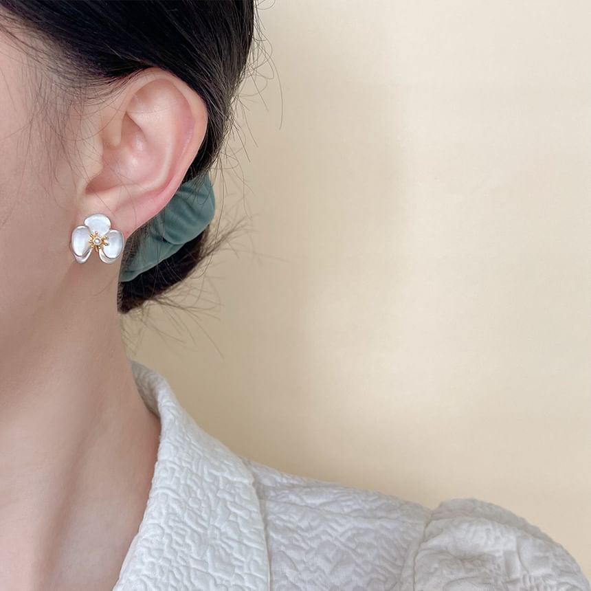 Stud Earring / Pearl Clip-On Flower Faux FashionChic