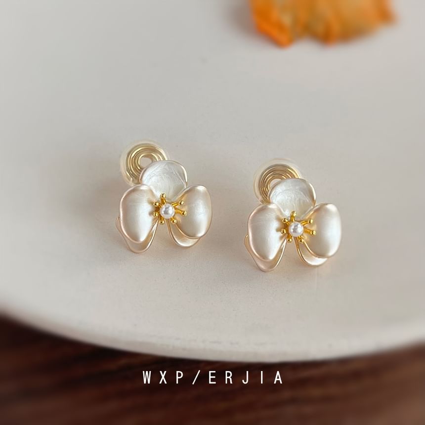 Stud Earring / Pearl Clip-On Flower Faux FashionChic