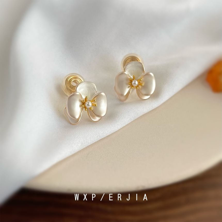 Stud Earring / Pearl Clip-On Flower Faux FashionChic