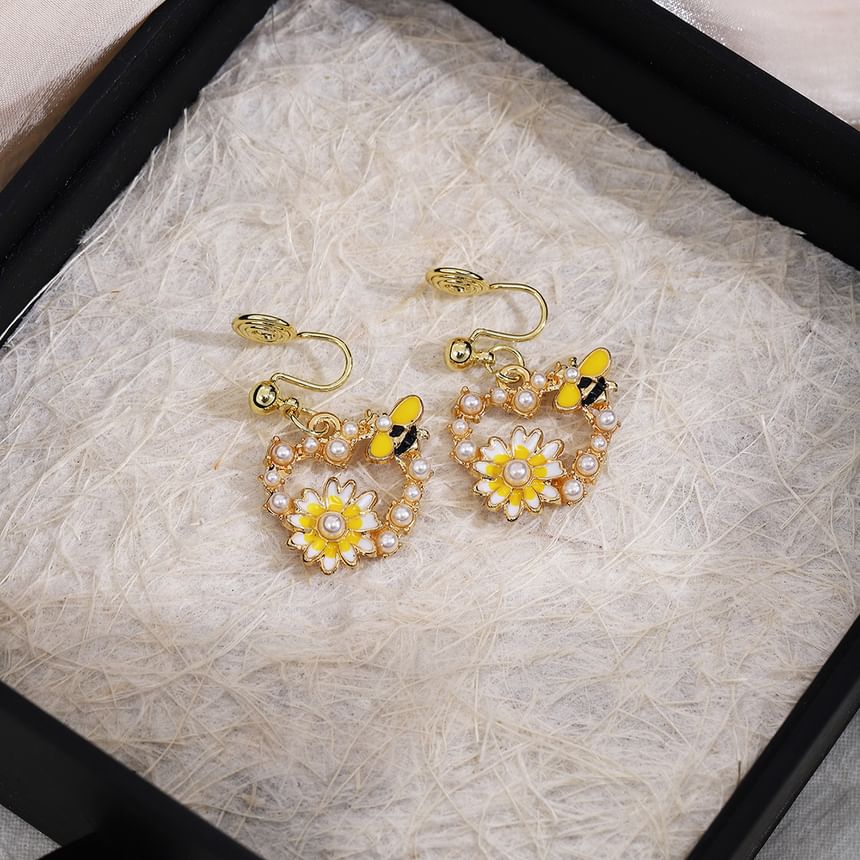 Floral Faux Pearl Bee Alloy Drop Earring SpreePicky