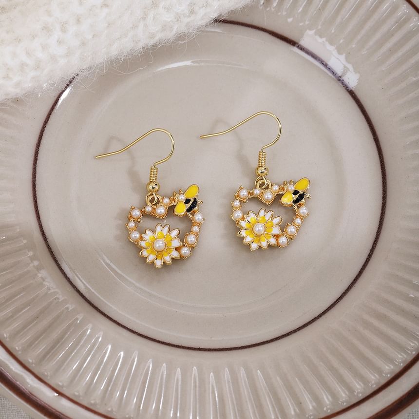 Floral Faux Pearl Bee Alloy Drop Earring SpreePicky