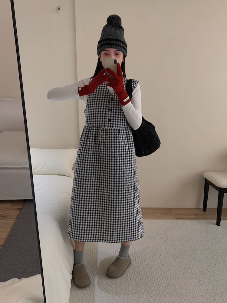 Long-Sleeve Mock Neck Plain Tee / V-Neck Gingham Quilted Half-Buttoned Midi Jumper Dress SpreePicky