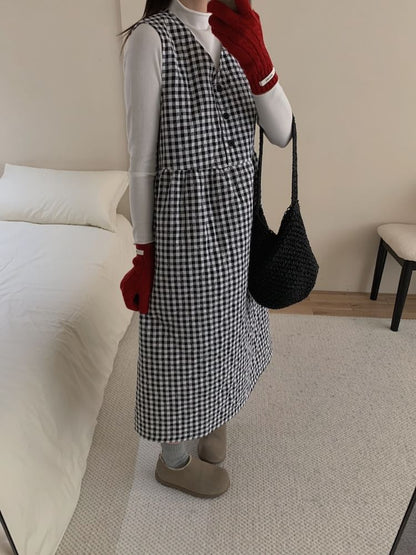 Long-Sleeve Mock Neck Plain Tee / V-Neck Gingham Quilted Half-Buttoned Midi Jumper Dress SpreePicky