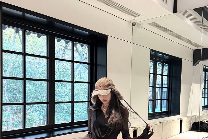 Cropped Long-Sleeve Rise Plain Wide Leg Inverted / Pleated Collar Low Tee Pants FashionChic