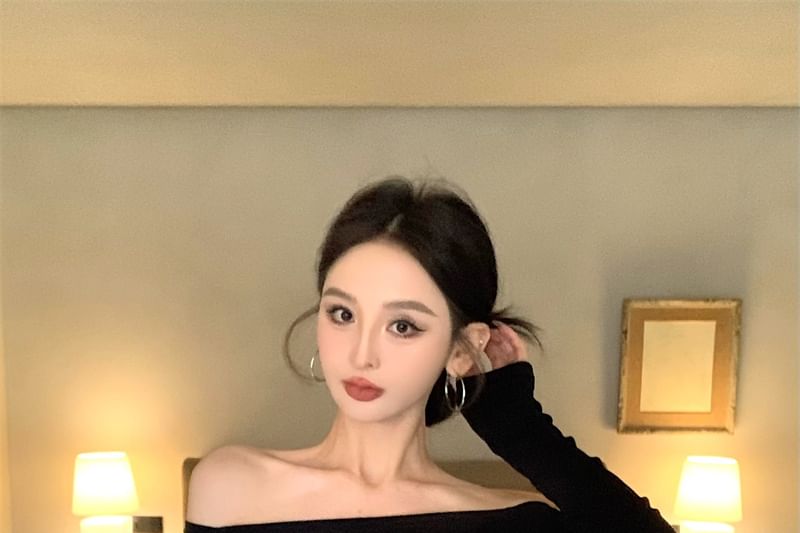 Plain Rise Pants Cropped Low / Studded Off-Shoulder T-Shirt Long-Sleeve Flared FashionChic