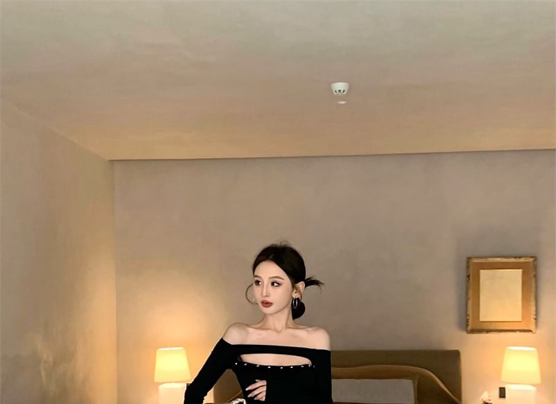 Plain Rise Pants Cropped Low / Studded Off-Shoulder T-Shirt Long-Sleeve Flared FashionChic