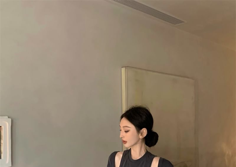 Crew Pants Neck Waist / Flared T-Shirt Long-Sleeve Mock High Plain Two-Piece FashionChic