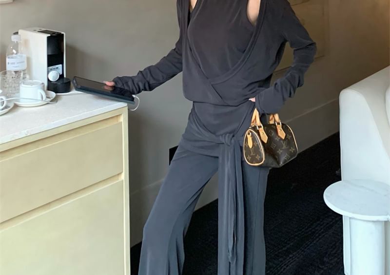 Crew Pants Neck Waist / Flared T-Shirt Long-Sleeve Mock High Plain Two-Piece FashionChic