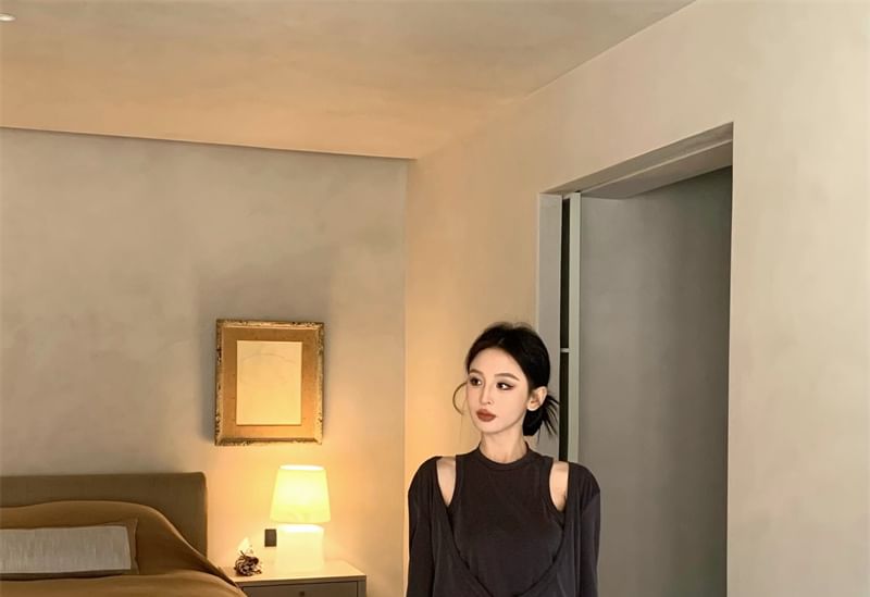 Crew Pants Neck Waist / Flared T-Shirt Long-Sleeve Mock High Plain Two-Piece FashionChic