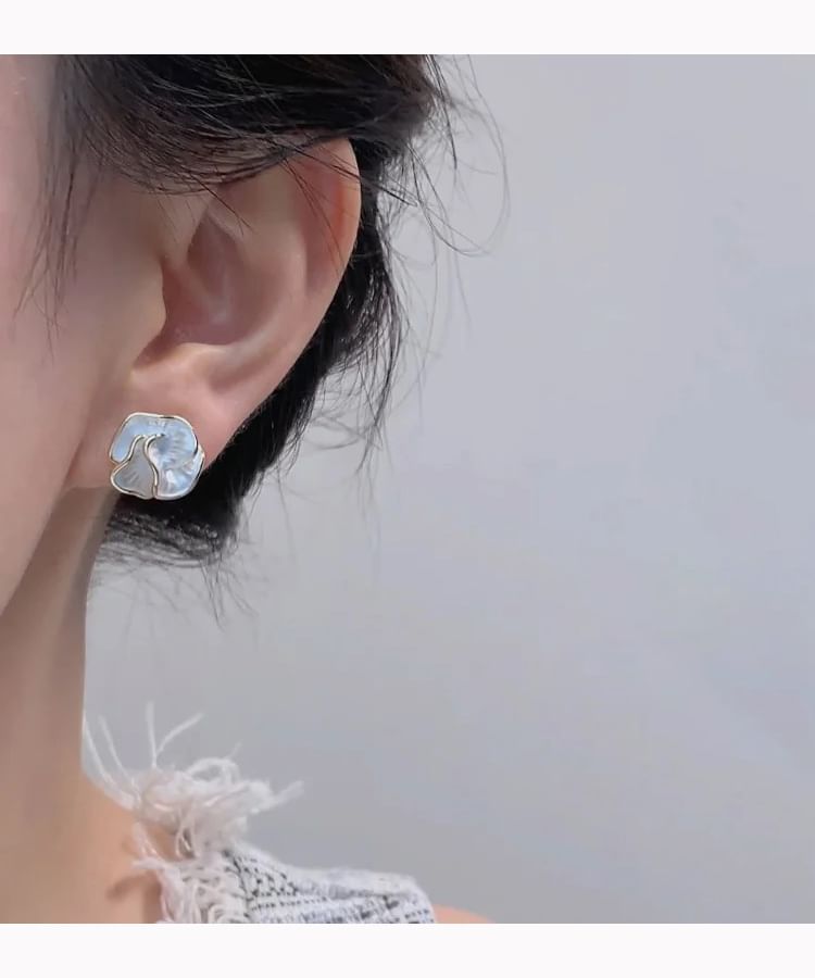 / Clip-On Stud Earring Flower FashionChic