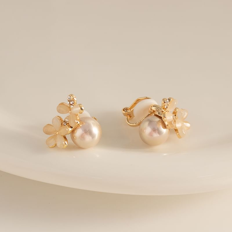 / Cuff Stone Faux (Various Earring Floral Designs) Stud Cat Pearl Ear Eye Alloy FashionChic
