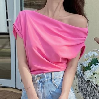 Short-Sleeve Asymmetrical Plain Top SpreePicky