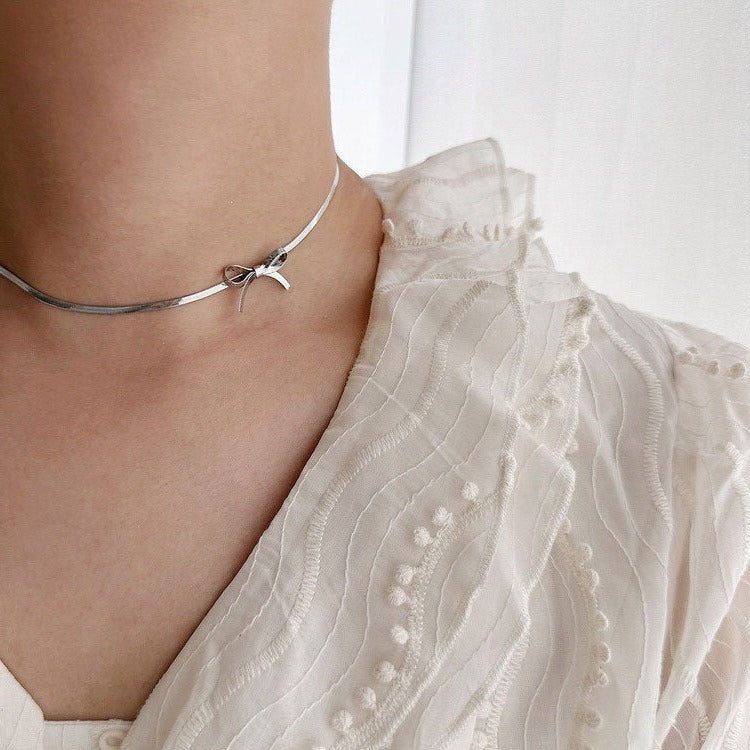 Metal Bow Choker Necklace SpreePicky