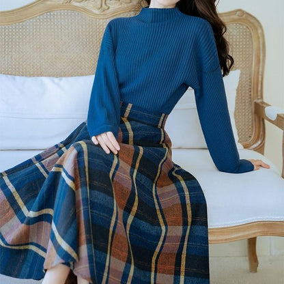 Set: Mock Neck Plain Sweater + Plaid Midi A SpreePicky