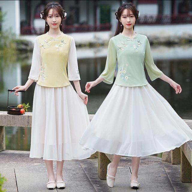 3/4-Sleeve V-Neck Floral Hanfu Top / High Waist Midi A-Line Skirt / Set SpreePicky