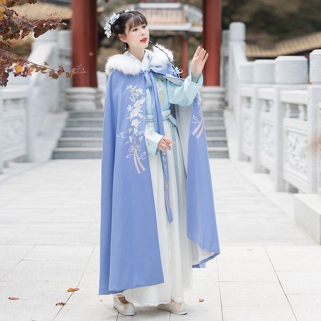 Traditional Chinese Fluffy Cape / Long SpreePicky