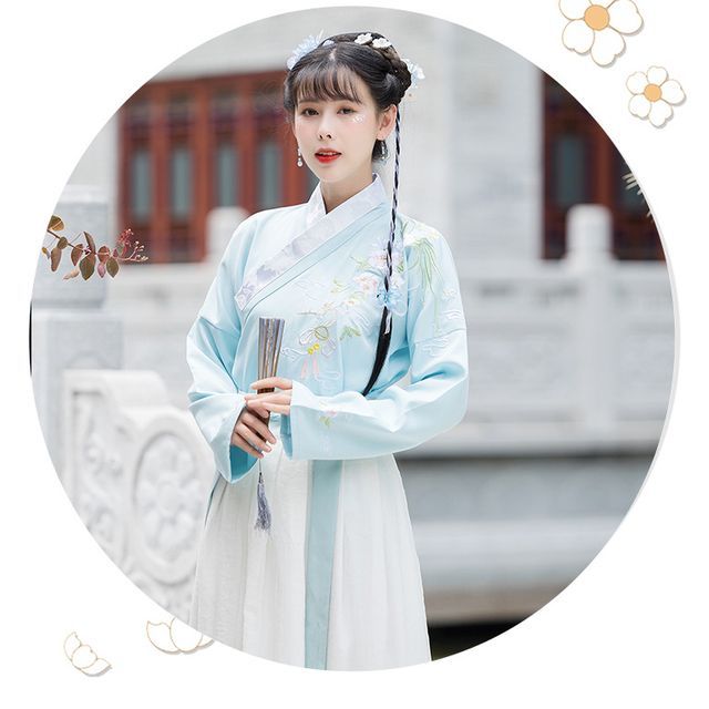 Traditional Chinese Fluffy Cape / Long SpreePicky