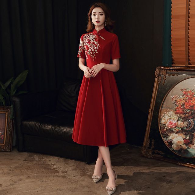 Short-Sleeve Side-Slit Qipao / Flower Embroidered A-Line Qipao Egirldoll