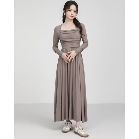 Long-Sleeve Queen Anne Neckline Plain Maxi A-Line Dress SpreePicky