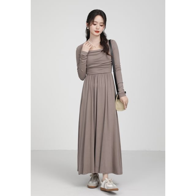 Long-Sleeve Queen Anne Neckline Plain Maxi A-Line Dress SpreePicky