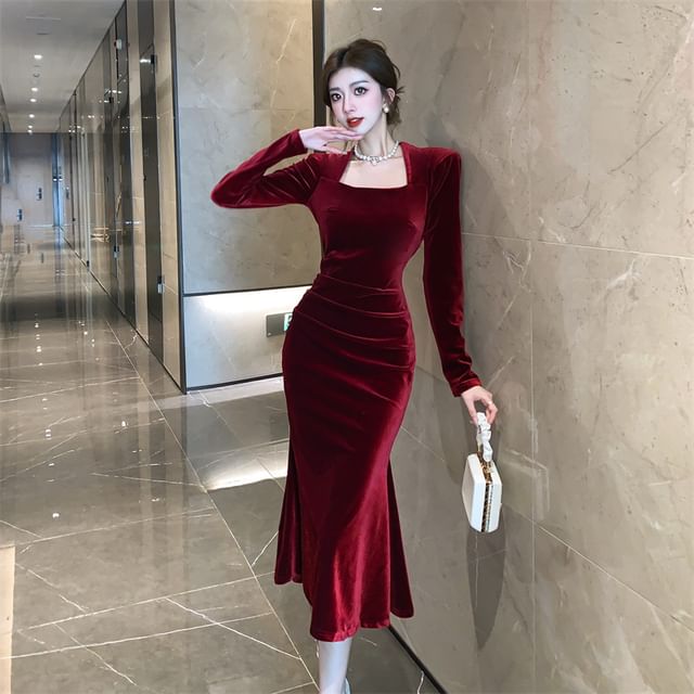 Long-Sleeve Square Neck Plain Ruched Velvet Midi Mermaid Dress SpreePicky